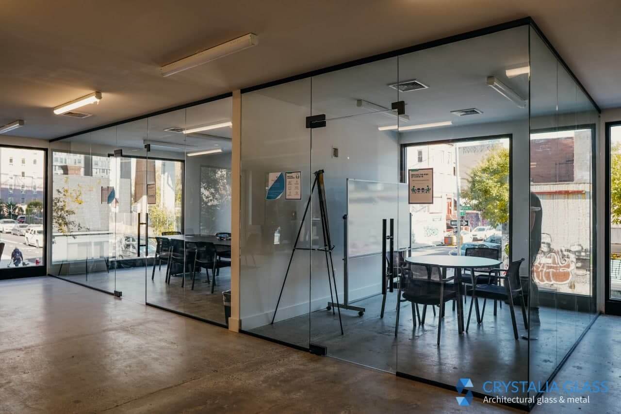 Frameless Partitions – Swing Doors