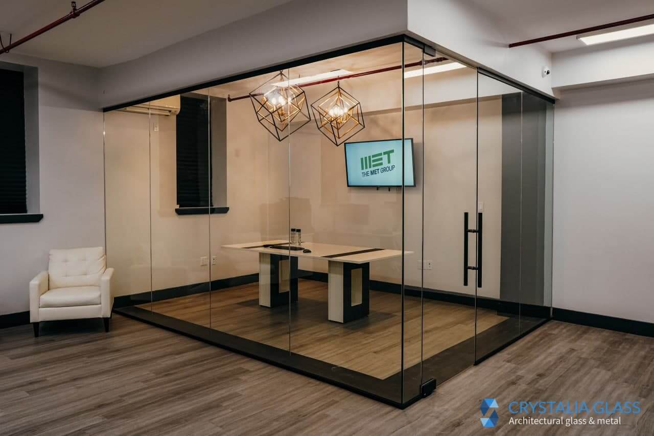 Frameless Partition – Swing Door